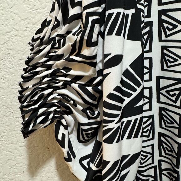 CHICOS size 0/ (6)black white oversize sleeved blouse with unique pattern - Picture 5 of 9